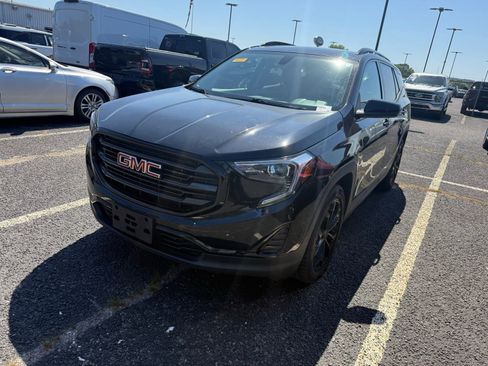 Used 2019 GMC Terrain SLE w/ Driver Convenience Package image 3