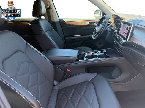 Used 2025 Volkswagen Atlas SE AWD/4WD image 15