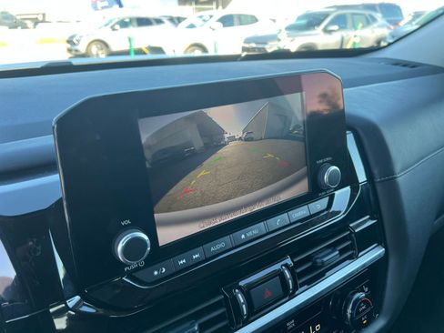 Used 2025 Nissan Pathfinder SV FWD image 27