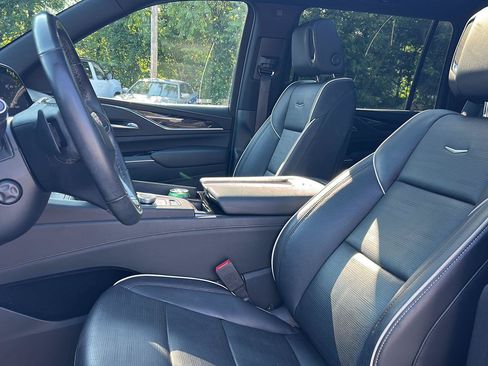 Used 2023 Cadillac Escalade ESV Sport AWD/4WD image 11