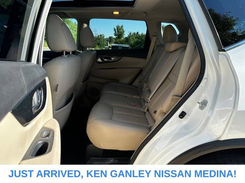 Used 2016 Nissan Rogue SL w/ SL Premium Package AWD/4WD image 16