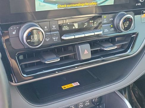 Used 2023 Toyota Highlander XLE FWD image 27