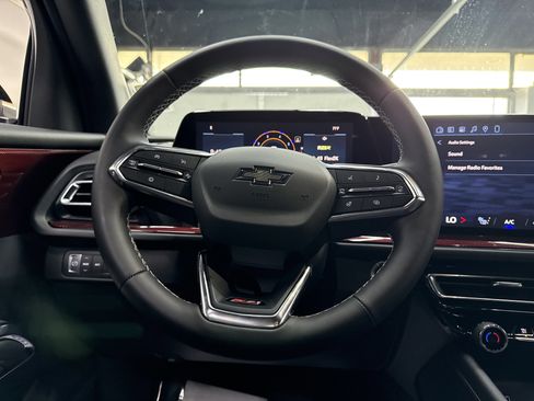 Used 2026 Chevrolet Traverse Z71 image 13