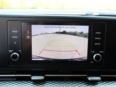 Used 2023 Kia Carnival LX FWD image 19