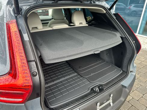 Used 2023 Volvo XC40 B5 Plus w/ Protection Package Premier AWD/4WD image 36