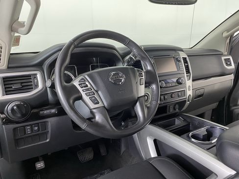 Used 2018 Nissan Titan SV w/ SV Convenience Package AWD/4WD image 22