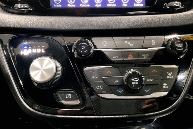 Used 2019 Chrysler Pacifica Touring-L Plus FWD image 33