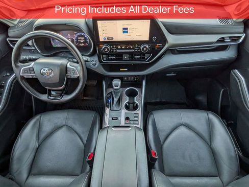 Used 2023 Toyota Highlander Limited FWD image 17