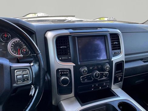 Used 2020 RAM 1500 Classic SLT w/ Luxury Group RWD image 6