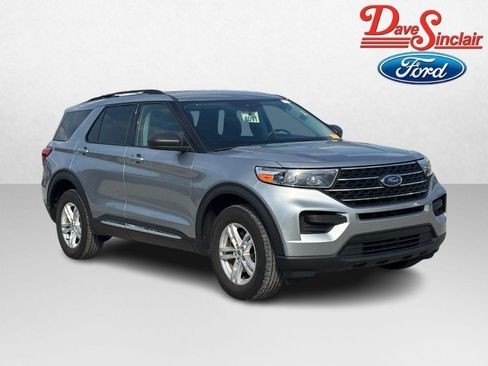 Used 2024 Ford Explorer XLT AWD/4WD image 4