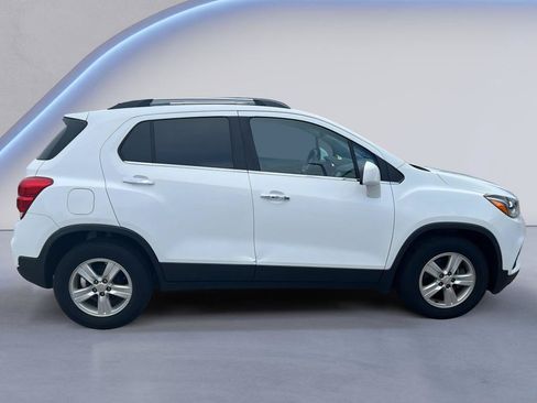 Used 2017 Chevrolet Trax LT w/ LT Convenience Package FWD image 8