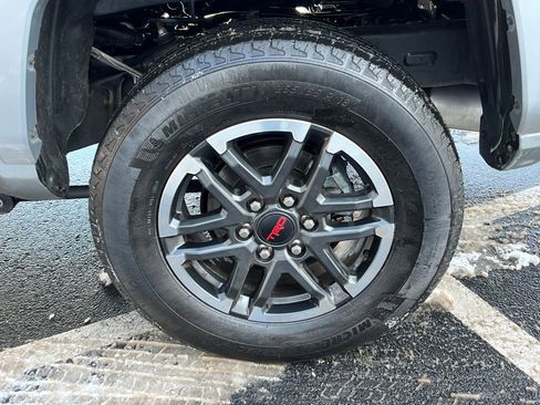 Used 2025 Toyota Tacoma TRD Sport w/ TRD Sport Upgrade Package image 24