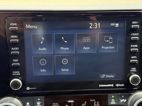 Used 2022 Toyota Highlander LE image 18