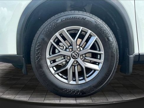 Used 2025 Nissan Rogue S FWD image 32