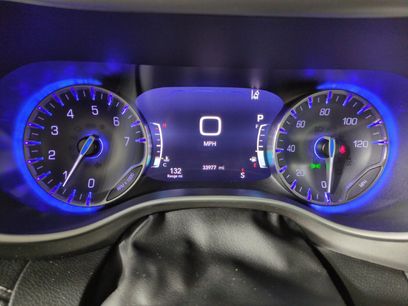 Used 2022 Chrysler Pacifica Touring-L w/ Uconnect Theater Family Group