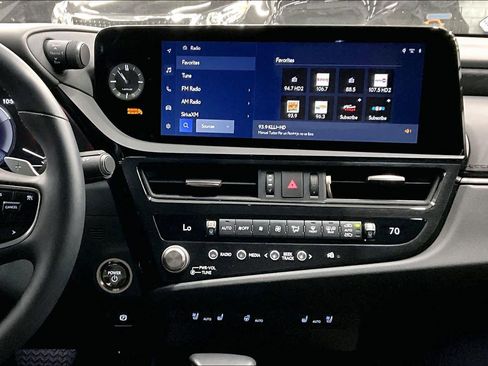 Used 2025 Lexus ES 300h w/ Premium Package image 6