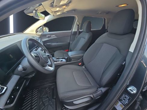 Used 2025 Kia Sportage LX AWD/4WD image 9