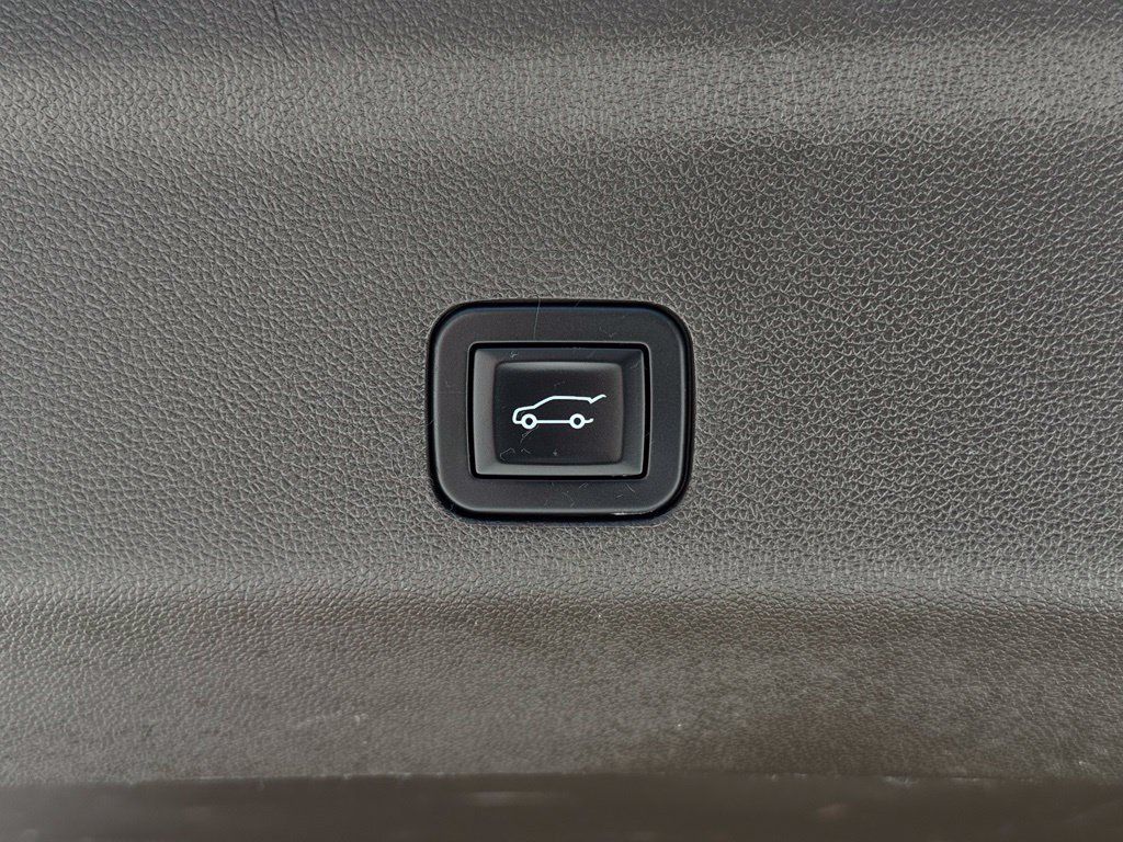 Used 2025 Chevrolet Tahoe LT RWD image 17