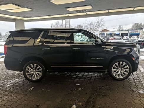 Used 2021 GMC Yukon Denali w/ Denali Premium Package image 4
