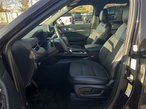 Used 2025 Ford Explorer ST-Line w/ ST-Line Street Pack image 12