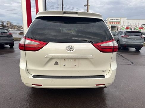 Used 2017 Toyota Sienna XLE w/ XLE Navigation Package image 6