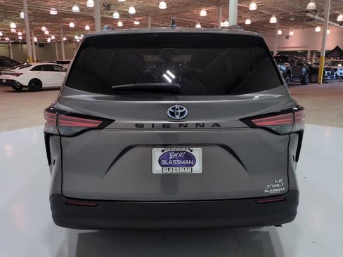 Used 2022 Toyota Sienna LE FWD image 4