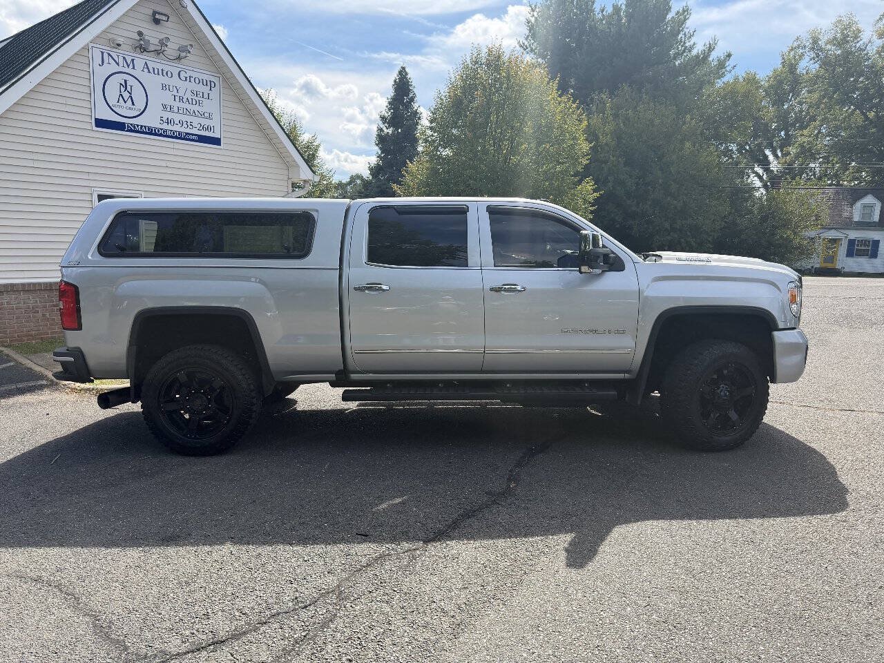 Used 2018 GMC Sierra 2500 Denali w/ Duramax Plus Package AWD/4WD image 8