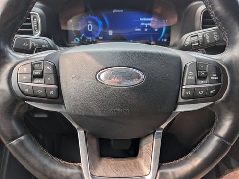 Used 2020 Ford Explorer Platinum w/ Premium Technology Package AWD/4WD image 23