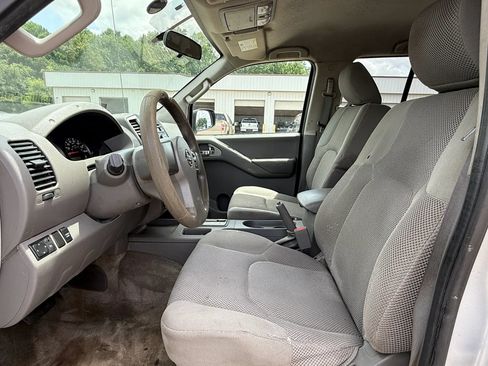 Used 2012 Nissan Frontier SV AWD/4WD image 2