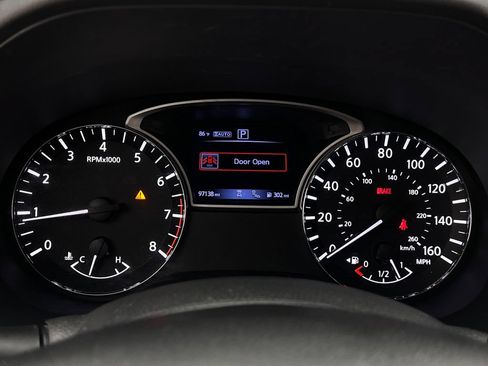 Used 2020 Nissan Pathfinder SL AWD/4WD image 19