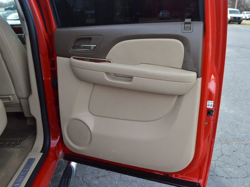 Used 2014 Chevrolet Silverado 2500 LTZ w/ LTZ Plus Package image 16