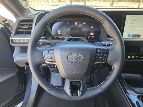 Used 2025 Toyota Crown Signia image 29