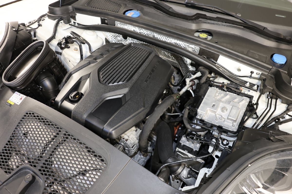 Used 2023 Porsche Macan AWD/4WD image 33