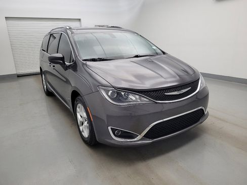 Used 2017 Chrysler Pacifica Touring-L Plus FWD image 13