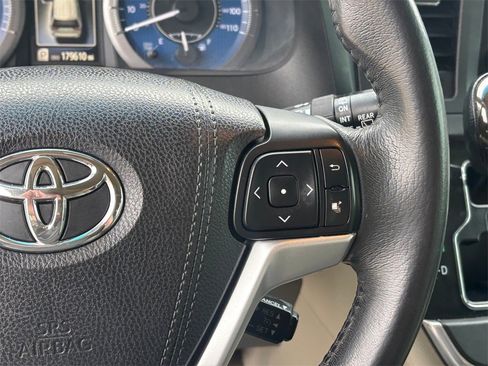 Used 2017 Toyota Sienna XLE image 16