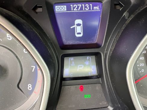 Used 2017 Hyundai Elantra GT FWD image 2