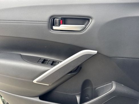 Used 2024 Toyota Corolla Cross XLE image 18