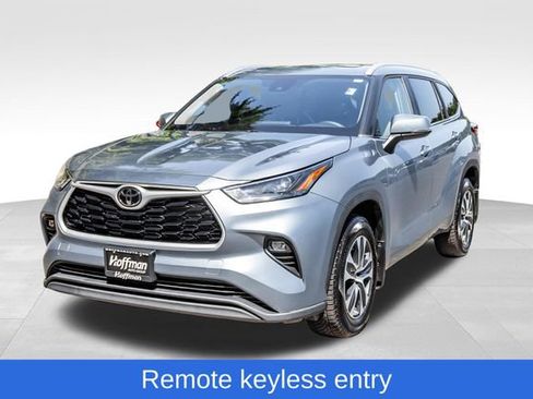 Used 2023 Toyota Highlander XLE AWD/4WD image 13