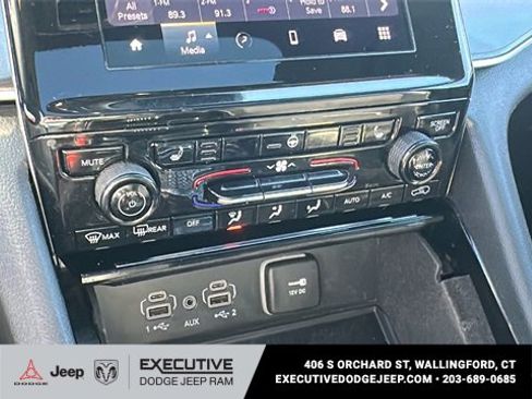 Used 2022 Jeep Grand Cherokee L Laredo image 17