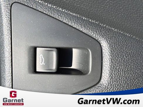 Used 2025 Volkswagen Jetta SEL image 37