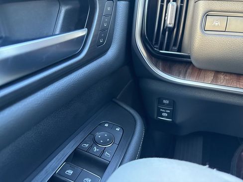 New 2025 Nissan Armada SL w/ Captain's Chari Seat Package AWD/4WD image 19