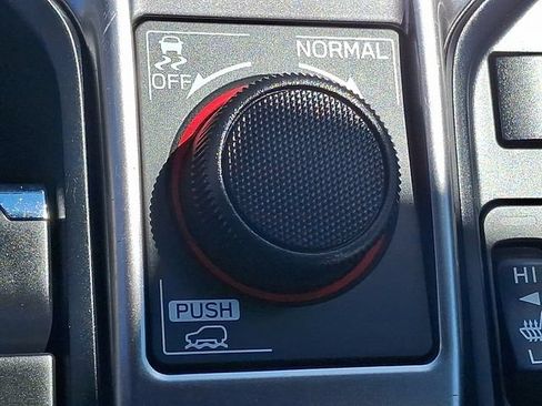 Certified 2023 Subaru Forester Premium AWD/4WD image 25