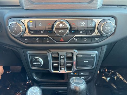 Used 2018 Jeep Wrangler Unlimited Sport S image 17