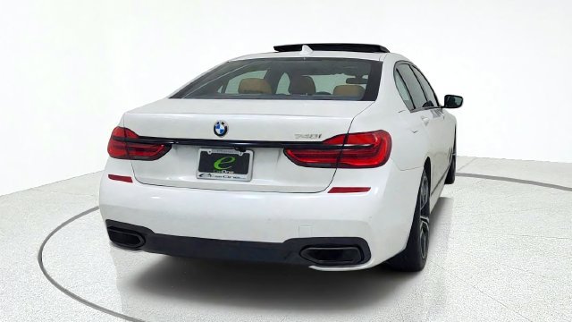 Used 2019 BMW 740i w/ M Sport Package RWD image 7