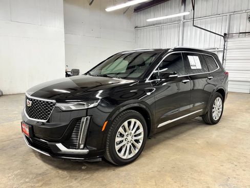 Used 2022 Cadillac XT6 Premium Luxury FWD image 3