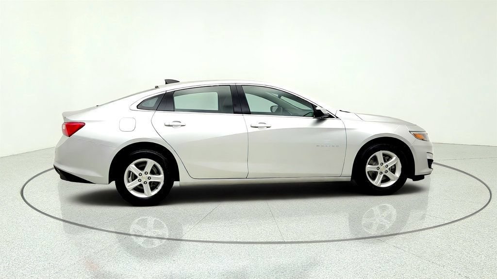 Used 2022 Chevrolet Malibu LS w/ Driver Confidence Package FWD image 4