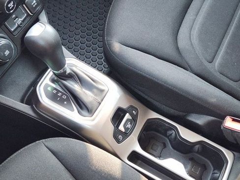 Used 2022 Jeep Renegade Latitude image 22