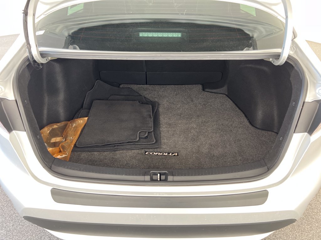 Used 2020 Toyota Corolla LE w/ Carpet Mat Package (TMS) FWD image 24