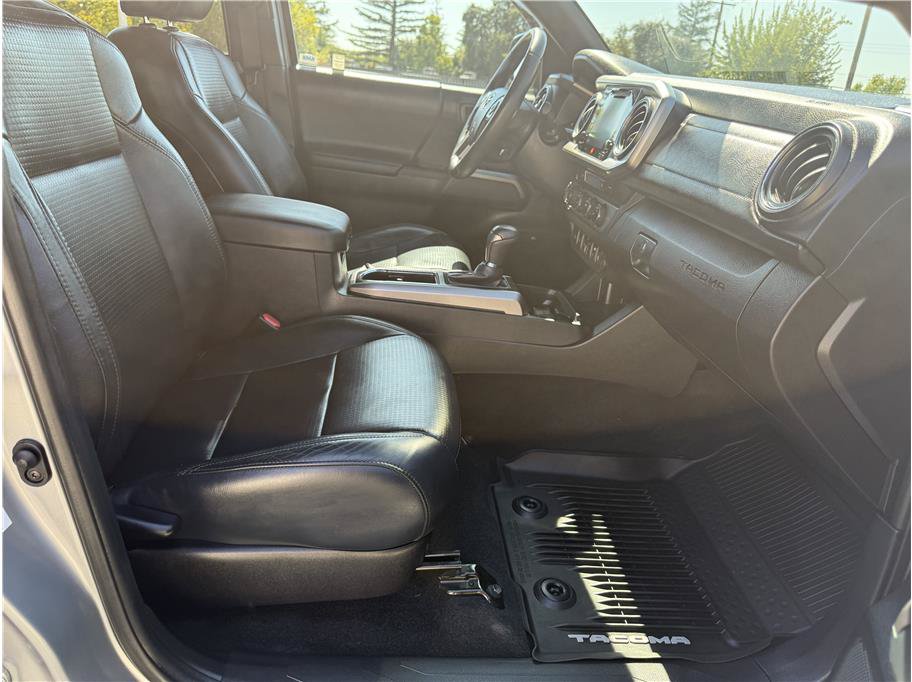 Used 2019 Toyota Tacoma Limited AWD/4WD image 23