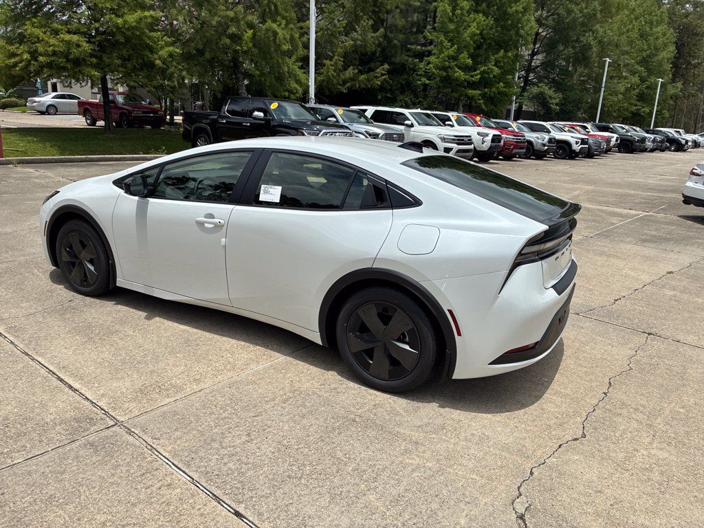 New 2026 Toyota Prius Plug-In Hybrid FWD image 3